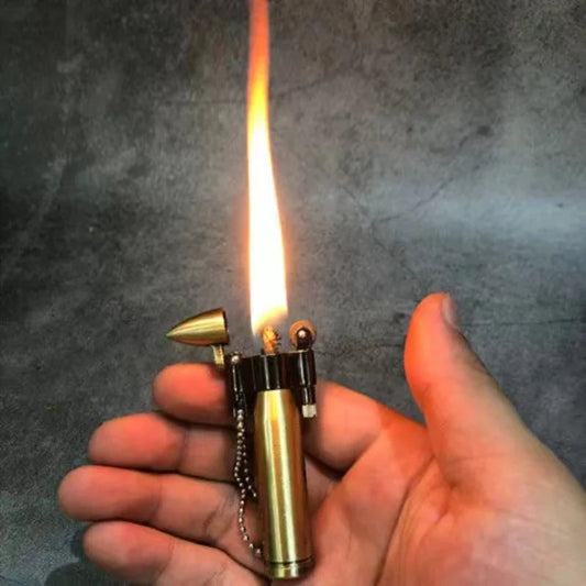 Bullet-Shaped Kerosene Lighter – Vintage Metal Design 🔥🔫